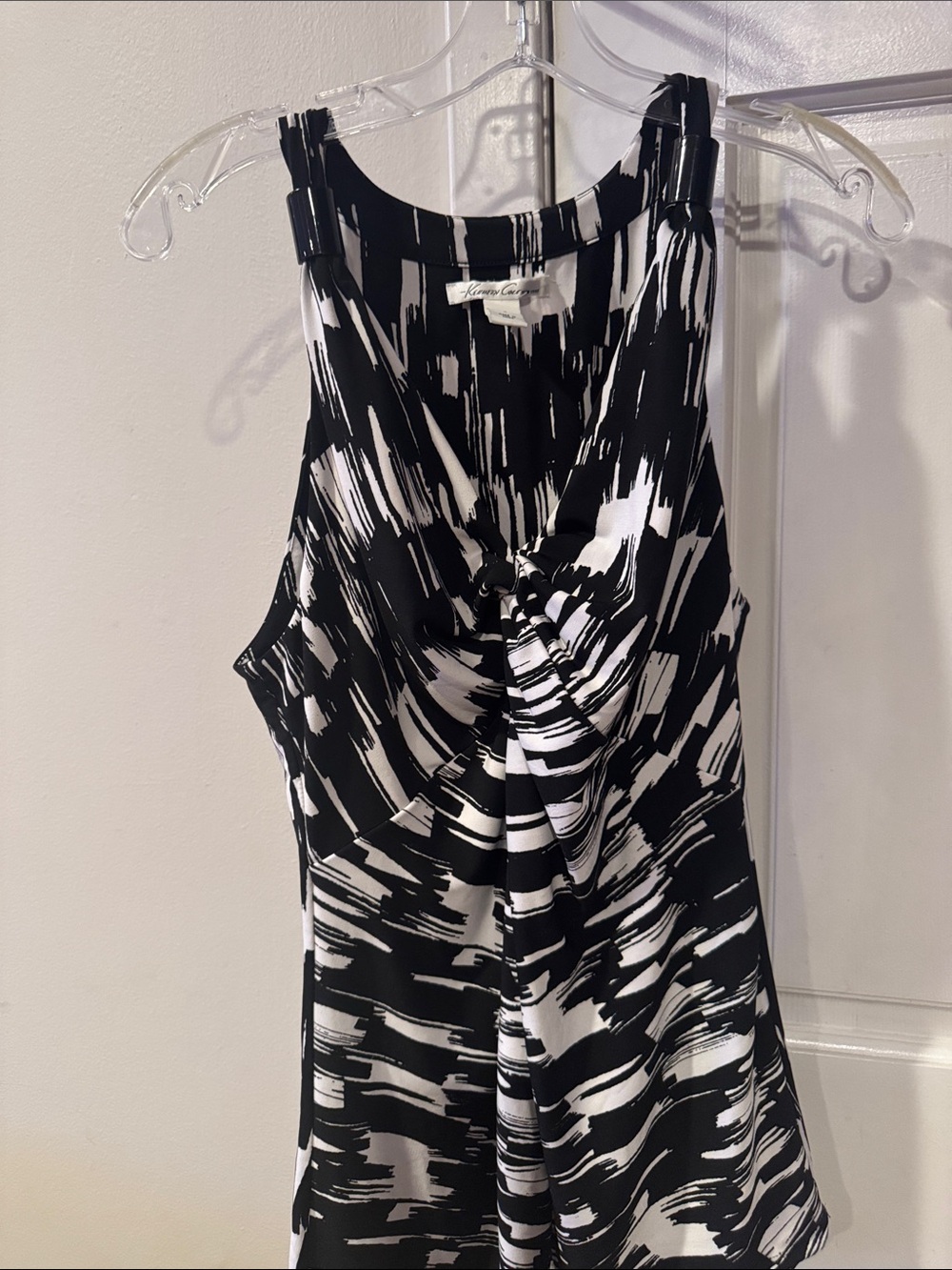 Kenneth Cole Black & White Twist-Front Print Tank
